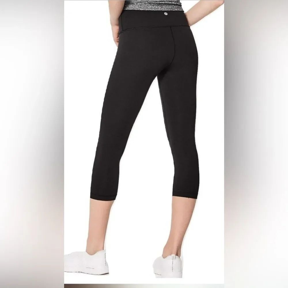 Lululemon black cropped leggings 6